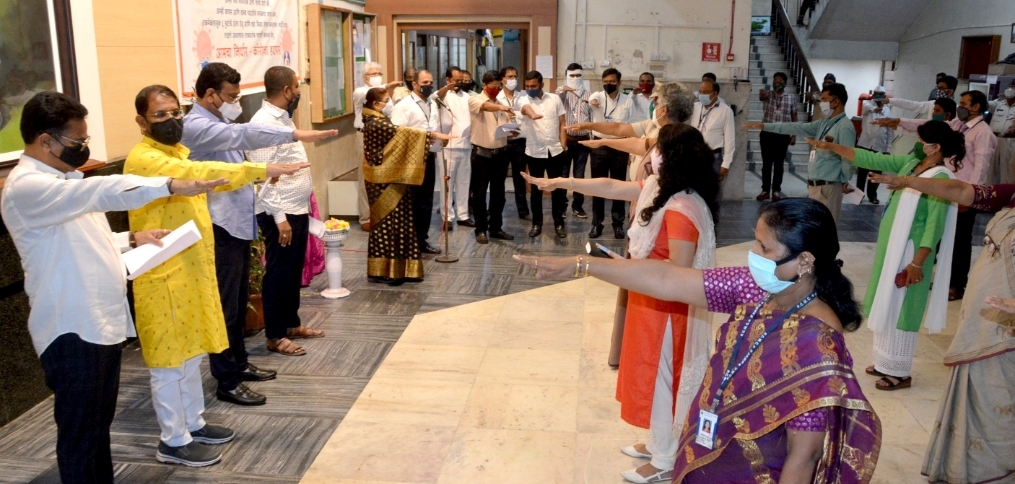 पिंपरी चिंचवड महापालिकेचे पदाधिकारी, अधिकाऱ्यांनी घेतली 'कोरोनामुक्तीची शपथ'