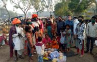मानवी हक्क संरक्षण आणि जागृतीच्या सदस्यांनी केली भटकंती करणाऱ्या मेंढपाळांची दिवाळी गोड..!