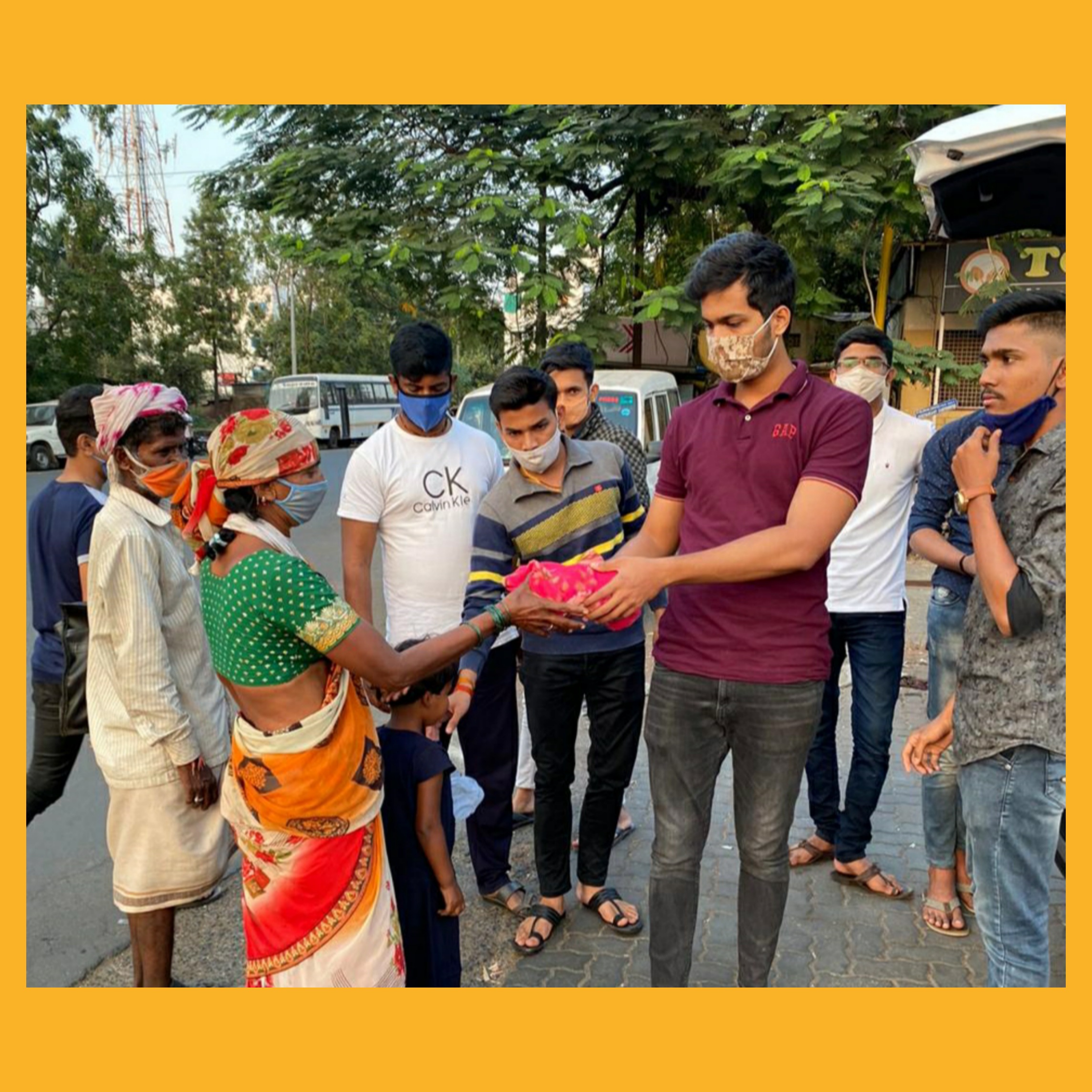 बेघर नागरिकांसोबत आकुर्डीतील युवकांची 'भाऊबीज'; श्री तुळजा माता मित्र मंडळाचा सामाजिक उपक्रम