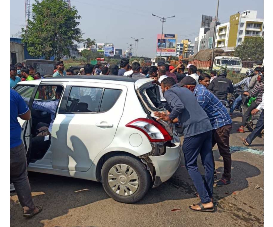 पुण्यातील नवले ब्रिजजवळ पुन्हा एकदा भीषण अपघात, भरधाव ट्रकने ७ ते ८ वाहनांना उडवलं..!