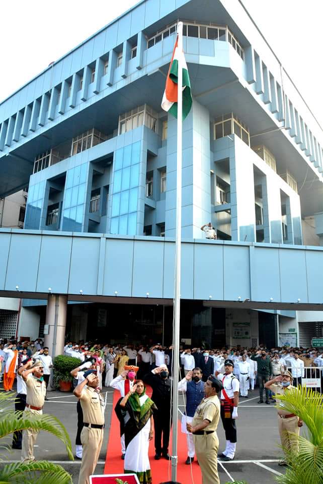 देशाला अधिक बलशाली आणि मजबूत लोकशाही राष्ट्र बनविण्यासाठी संकल्प करूया - महापौर