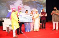 'कोरोना योद्धा' पत्रकार कै.पांडूरंग रायकर यांच्या कुटुंबियांना १ लाखाची मदत..!