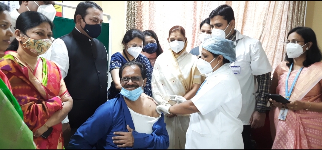 पिंपरी चिंचवड शहरात कोरोनाच्या लसीकरणाला सुरूवात