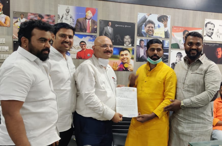 चिखलीतील मुख्य बसथांबा स्थलांतरित करण्याची मागणी