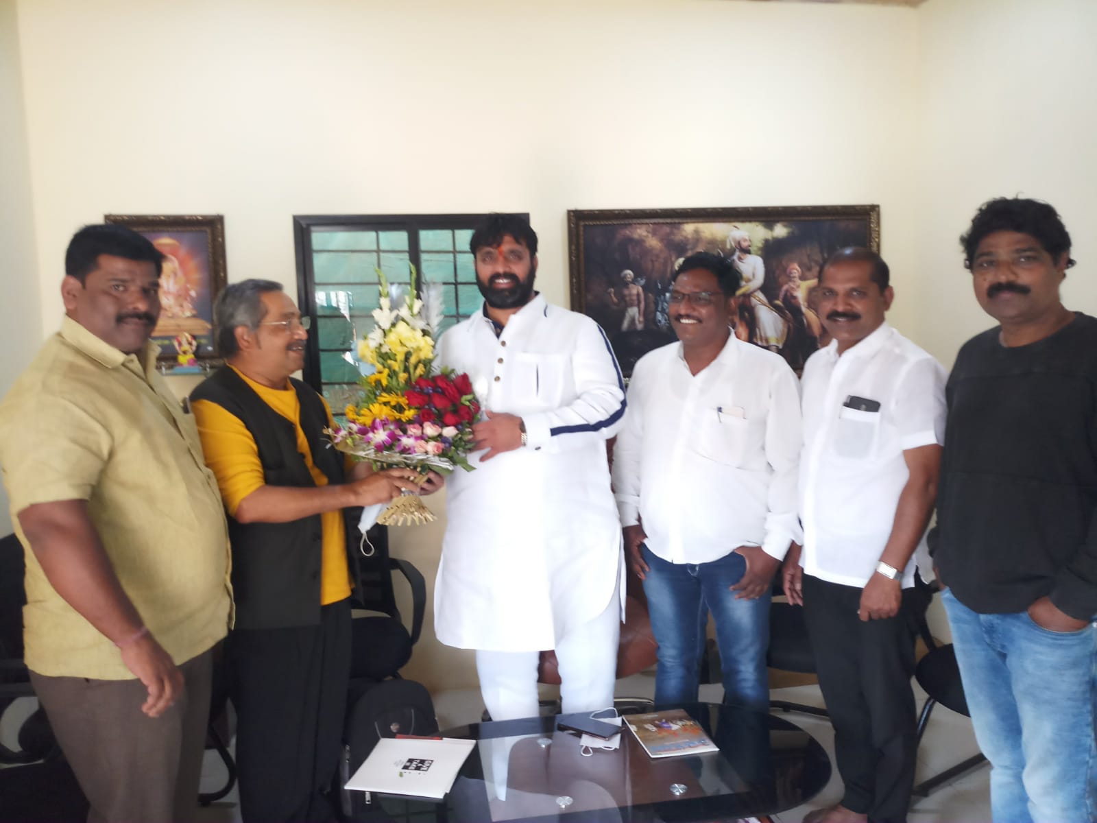 ललित कला अकादमीच्या प्रयत्नाबाबत आमदार महेश लांडगे यांचा सन्मान