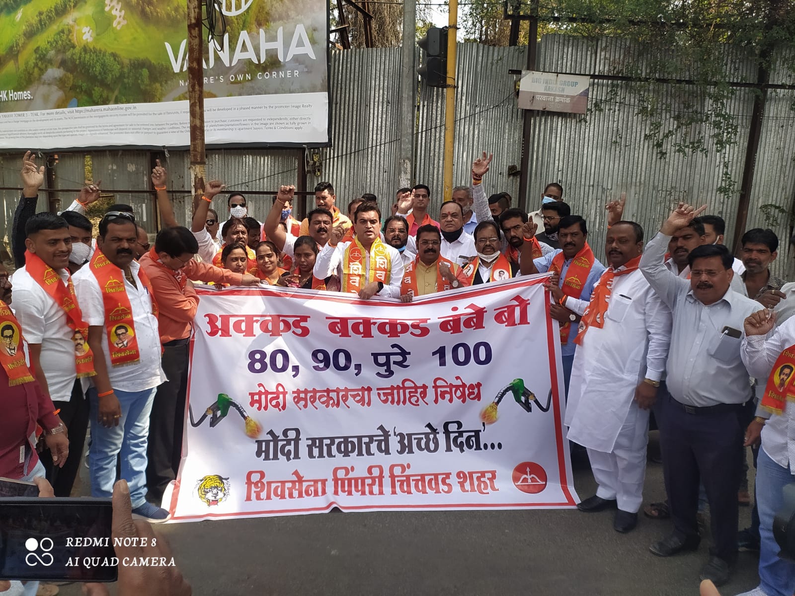 इंधन दरवाढी विरोधात पिंपरीत शिवसेनेचे आंदोलन