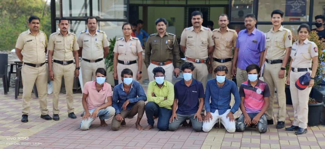 चाकण-तळेगाव रोडवर कामगारास लुटणारे ६ लुटारू जेरबंद; म्हाळुंगे पोलिस व गुन्हे शाखा क्राईम युनिट ३ ची कामगिरी