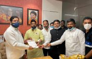 सत्ताधारी भाजपाच्या सांगण्यावरून रेडझोनमधील गोरगरीबांच्या घरांवर महापालिकेचा बुलडोझर; ही कारवाई तात्काळ थांबविण्याची शिवसेनेकडून नगरविकास मंत्र्यांकडे मागणी