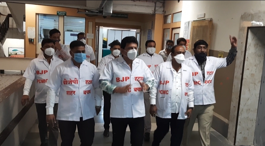 'बीजेपी हटाव, पीसीएमसी बचाओ', राष्ट्रवादी-शिवसेनेकडून महापालिकेत निदर्शने