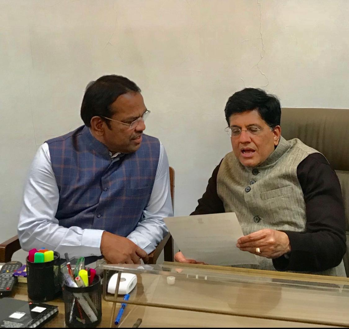 पुणे-लोणावळा लोकल सर्व सामान्यांसाठी तात्काळ सुरु करा; खासदार श्रीरंग बारणे यांची रेल्वेमंत्री पीयूष गोयल यांच्याकडे मागणी