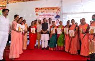 शिवसेनेच्या वतीने विविध क्षेत्रात उल्लेखनीय कामगिरी करणा-या महिलांचा सन्मान