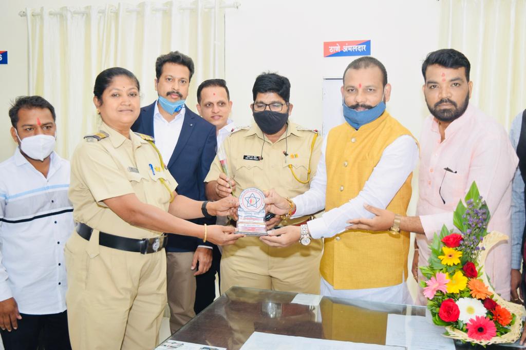 पोलीस फ्रेन्डस् वेलफेअर असोसिएशनच्या वतीने जागतिक महिला दिनानिमित्त 'नारी शक्ती पुरस्कार'