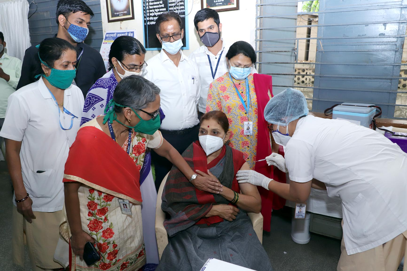 महापौर माई ढोरे यांनी घेतली कोरोनाची लस; पिंपरी चिंचवडकरांना केले लस घेण्याचे आवाहन