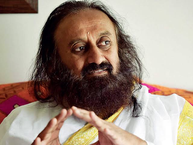 छत्रपती शिवाजी महाराजांविषयी वादग्रस्त व्हिडिओ; श्री श्री रविशंकर यांना पोलिसांची नोटीस