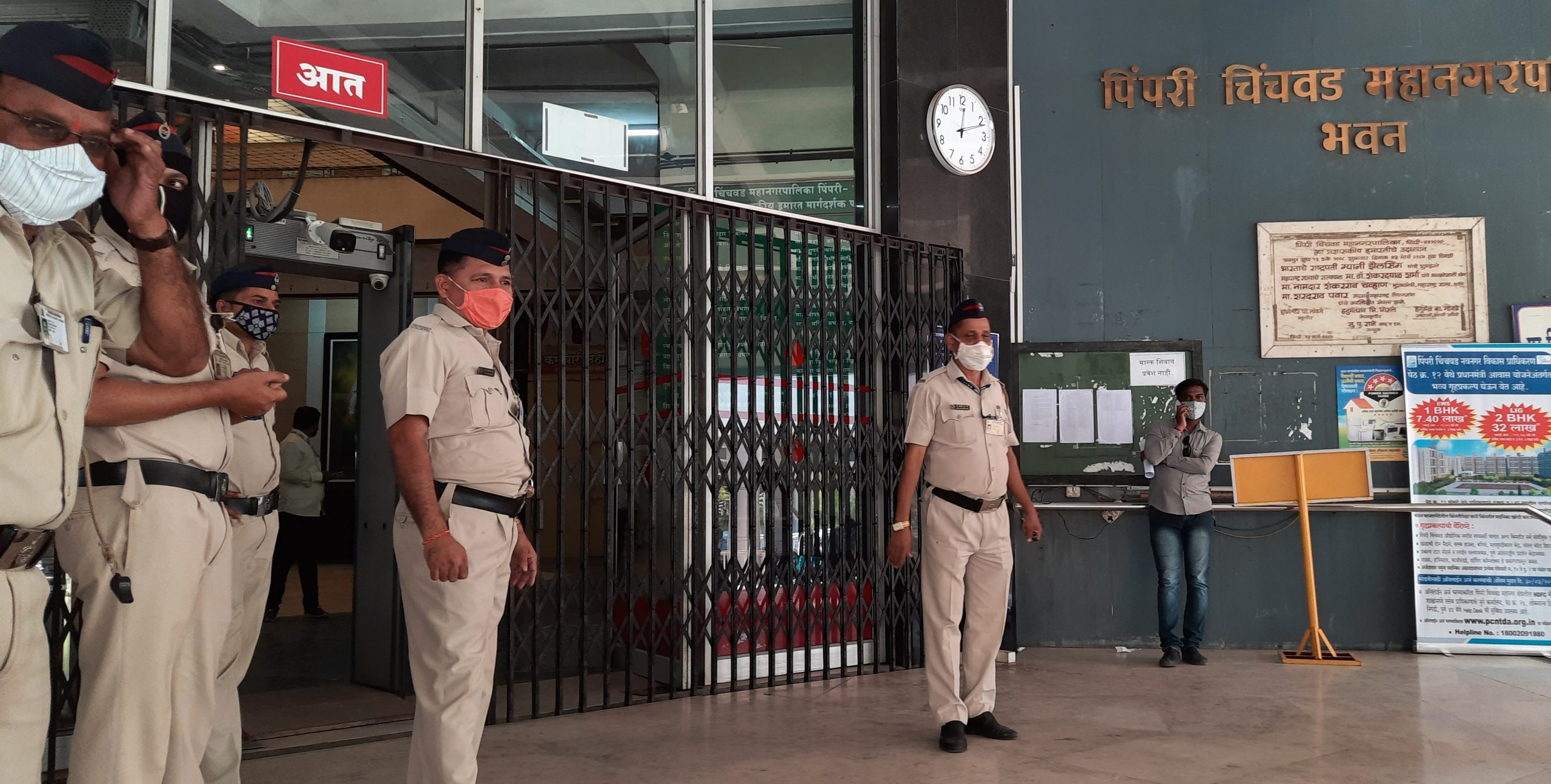 पिंपरी चिंचवड महापालिकेत ठेकेदार, नागरिकांना प्रवेश बंदी..!