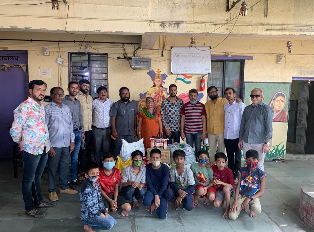 जैन गुरु आनंदऋषीजी यांच्या २९ व्या पुण्यतिथीनिमित्त भोसरीत गरजूंना अन्नदान