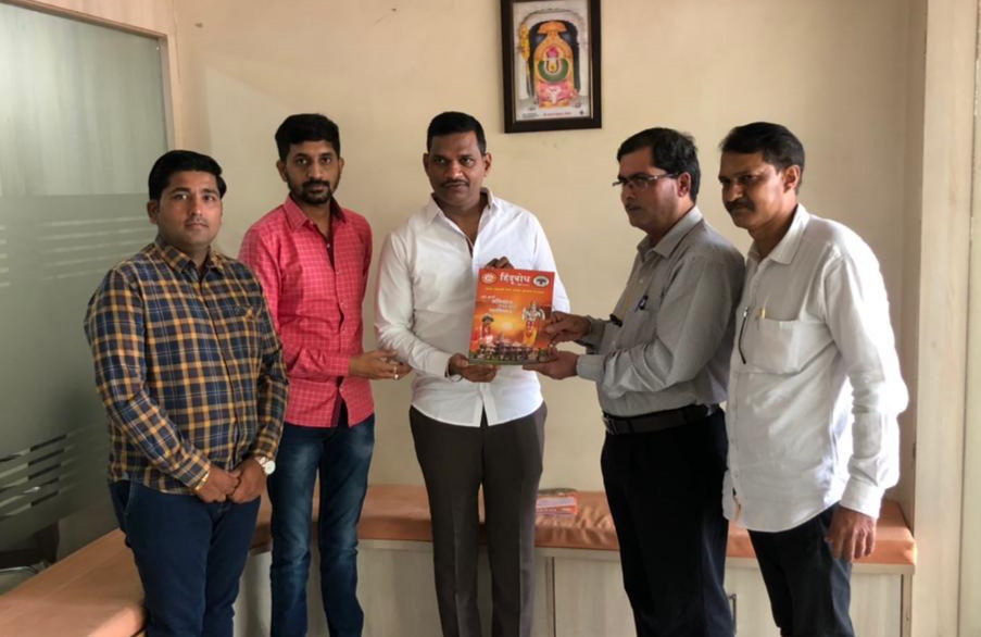 अयोध्येतील श्री राम मंदिर निर्माणासाठी आमदार लक्ष्मण जगताप, उद्योजक विजय जगताप व शंकर जगताप यांच्याकडून ११ लाख रूपयांचा निधी