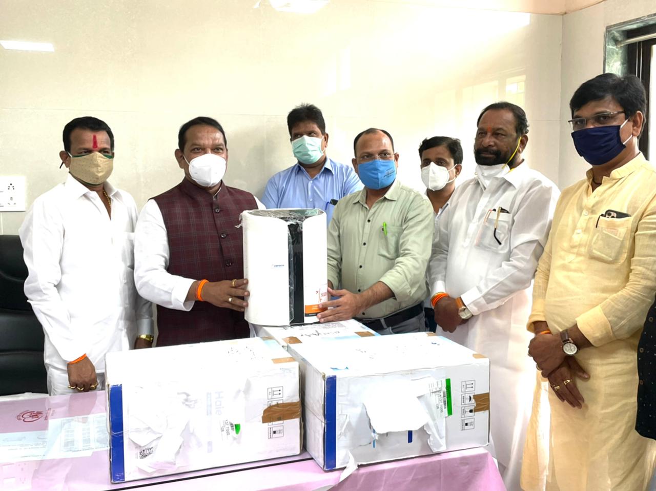 शिवसेनेतर्फे पनवेल उपजिल्हा रुग्णालयाला ऑक्सिजन कॉन्संट्रेटर्स