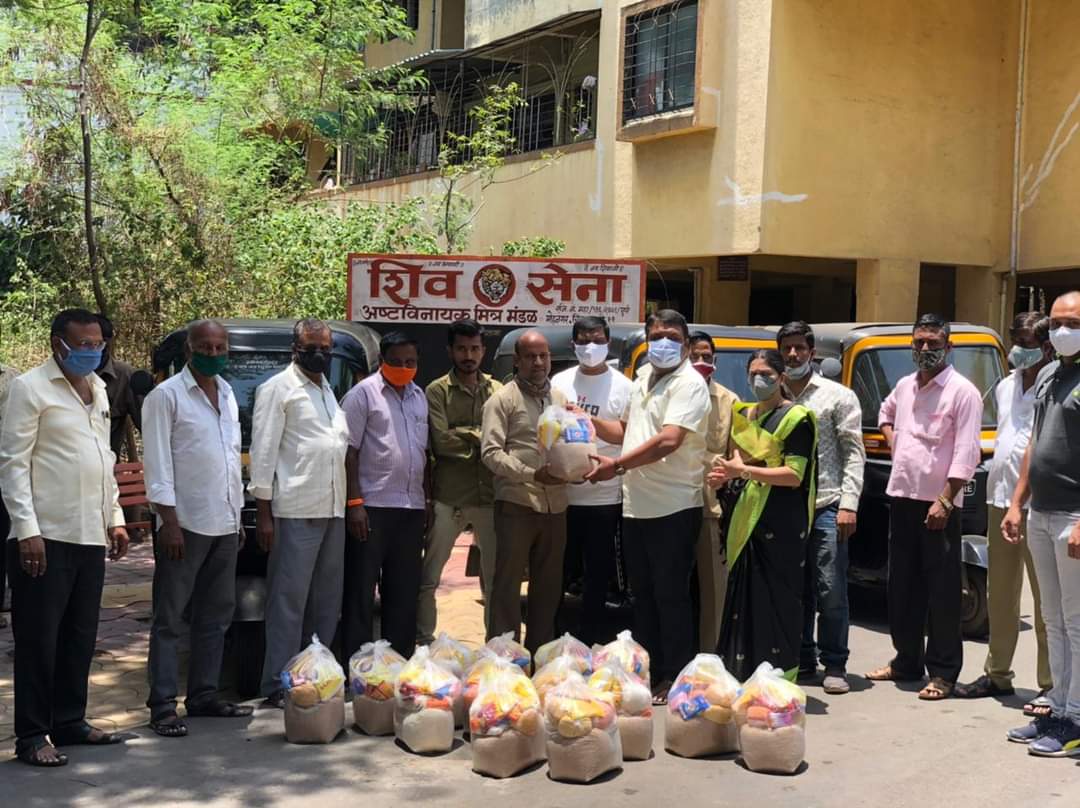 शिवसेना शाखा मोहननगर व विशाल यादव युवा मंचच्या वतीने रिक्षाचालकांना मदतीचा हात..!