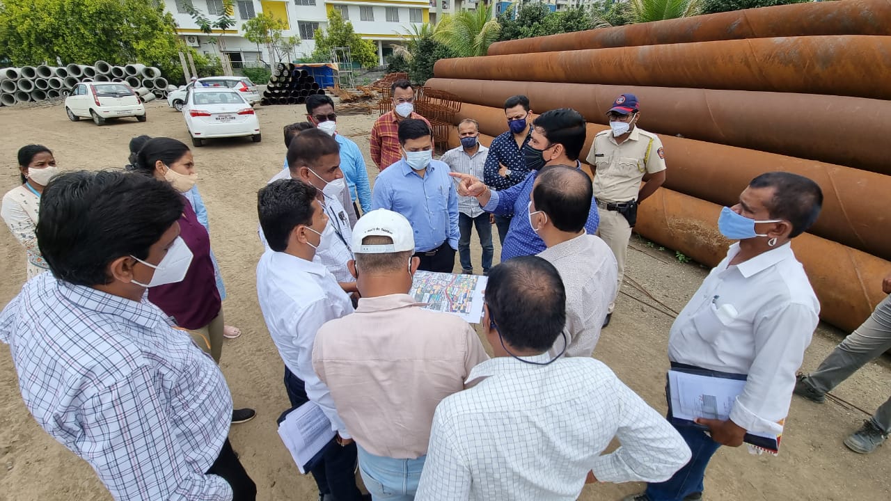 पिंपळे सौदागरमधील स्मार्ट सिटी अंतर्गत सुरू असलेल्या विकास कामांची महापालिका आयुक्तांकडून पाहणी
