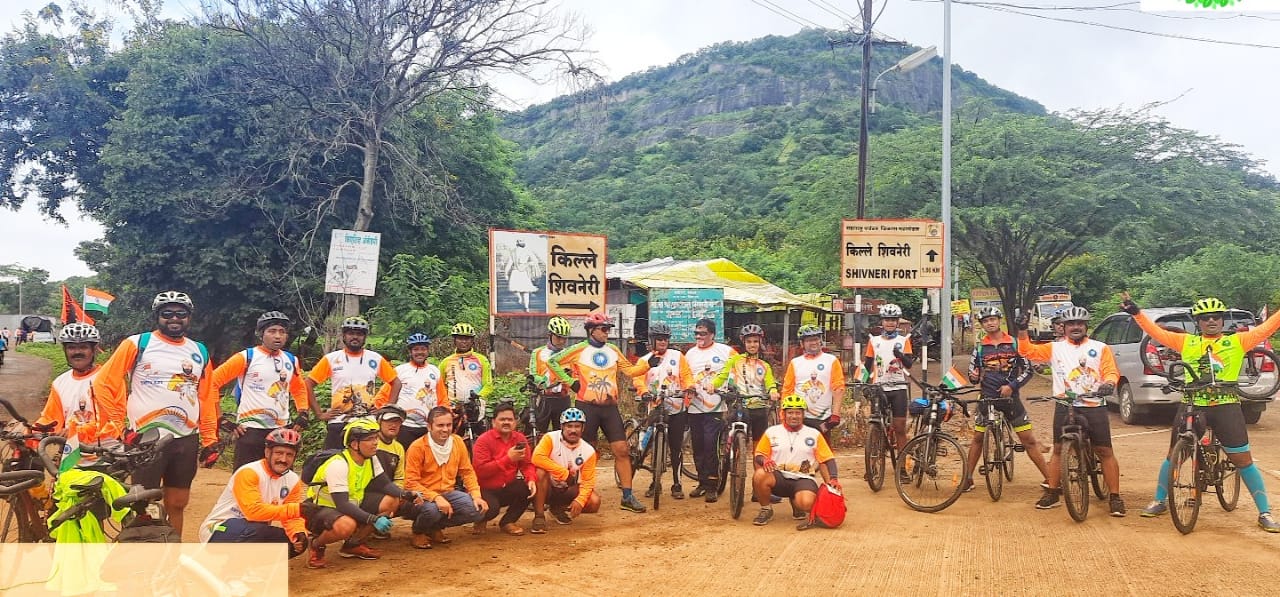 'पुणे-शिवनेरी-पुणे' सायकल प्रवास करून 'इंडो ॲथलेटिक्स सोसायटी'ने केला स्वातंत्र्य दिन साजरा