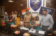 पोलिस आयुक्त कृष्ण प्रकाश यांचे चिमुकल्यांसोबत 'रक्षाबंधन'; मोशी-चिखली येथील इनोव्हेटीव्ह वर्ल्ड स्कूलचा अनोखा 'राखी-रक्षक' उपक्रम