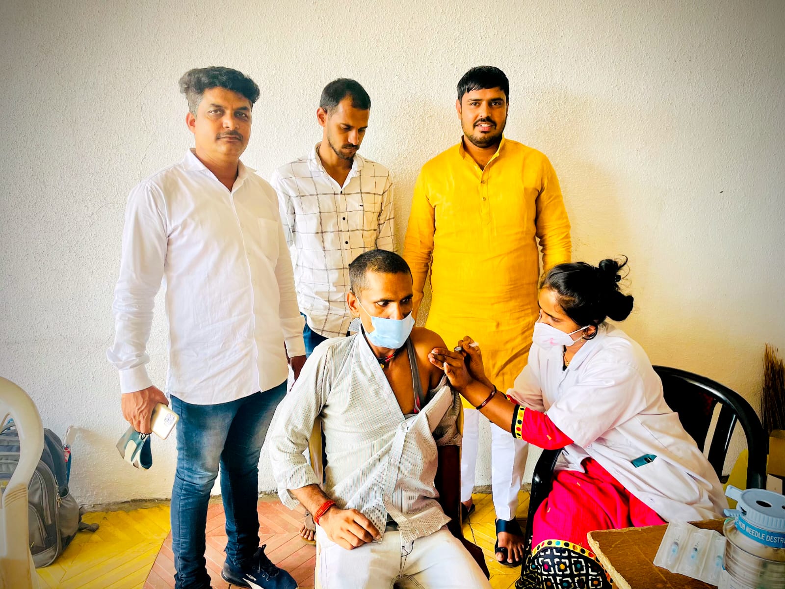 कुदळवाडी परिसरात दिनेश यादव यांच्या पुढाकाराने कोविड लसीकरणाला वेग; कामगार, जेष्ठ नागरिक, महिलांचा उस्फुर्त सहभाग