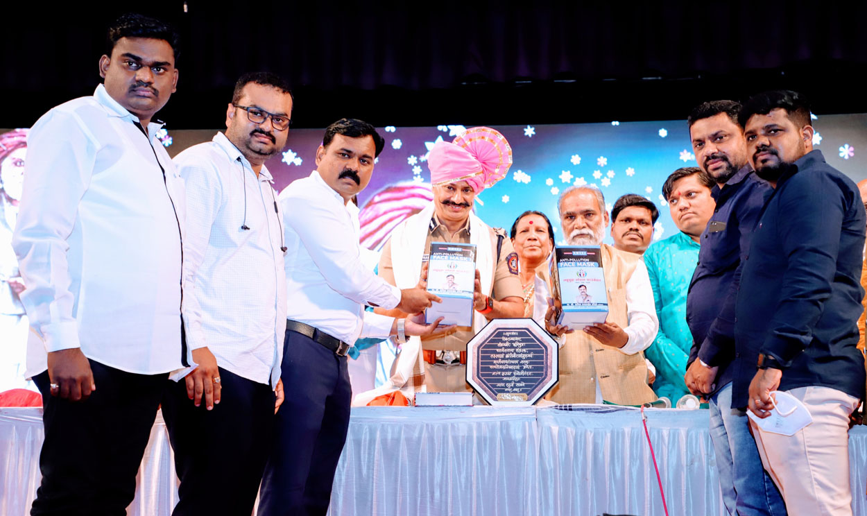 लहुमुद्रा सोशल फाऊंडेशनच्या वतीने पोलीस आयुक्तालयास मास्क भेट