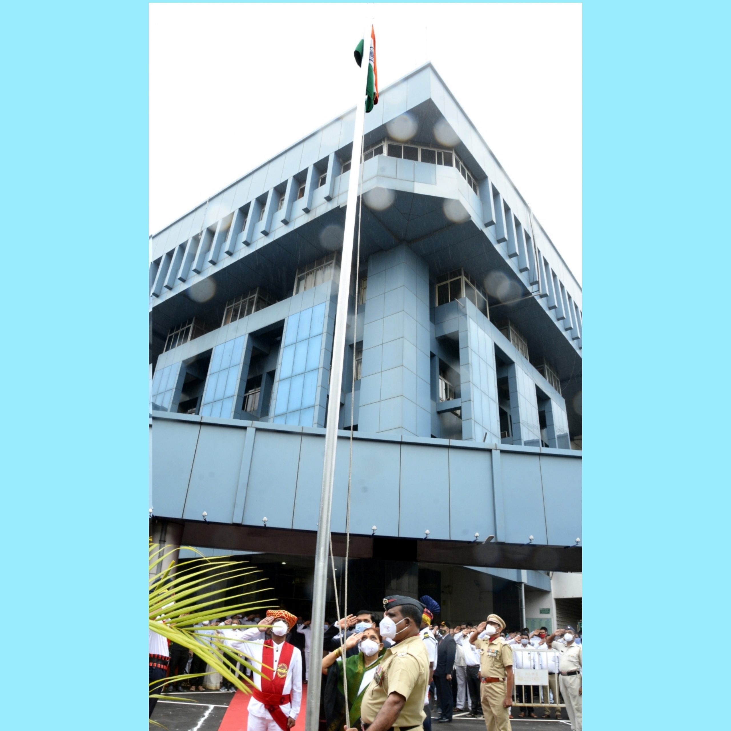 पिंपरी चिंचवड महापालिकेच्या मुख्यालयात महापौर माई ढोरे यांच्या हस्ते ध्वजारोहण