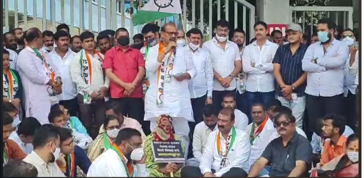सर्वच नगरसेवकांनी राजीनामे देऊन महापालिकेतील लुटारू सत्ताधाऱ्यांचा निषेध करा - माजी आमदार विलास लांडे