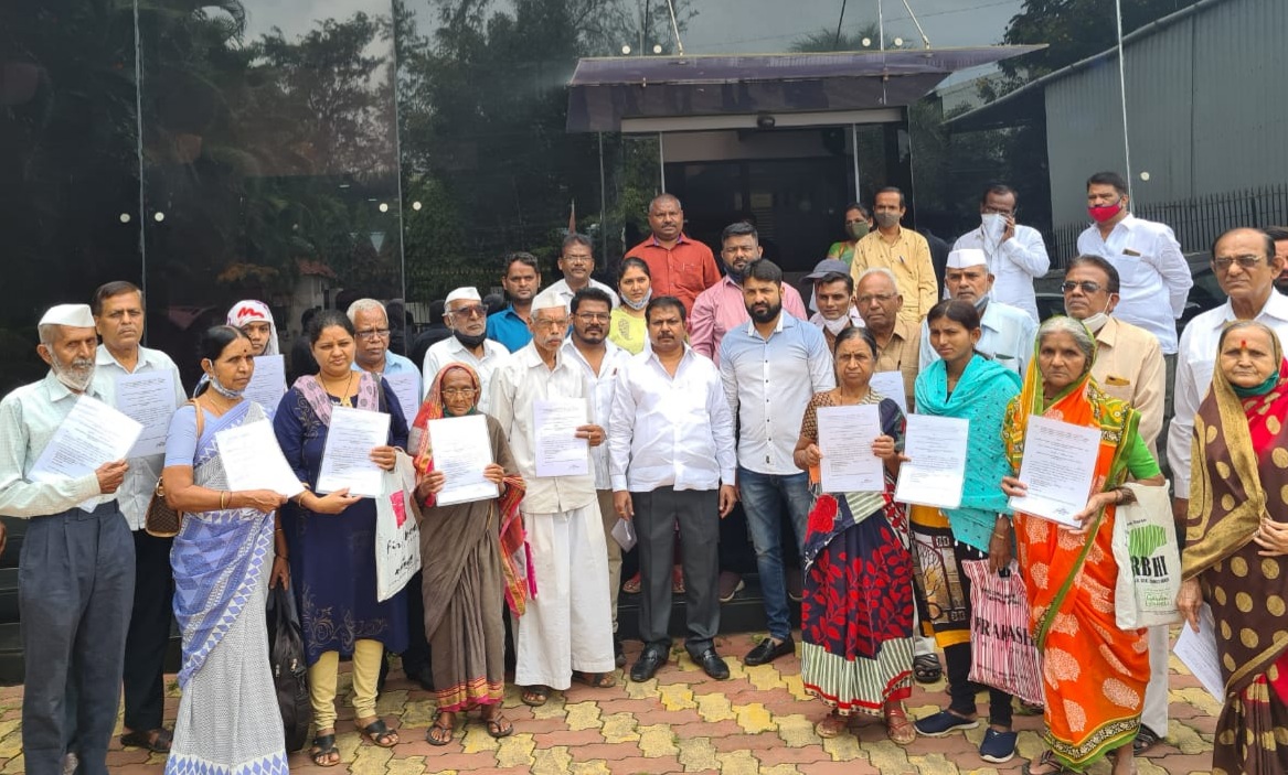 संजय गांधी अनुदान योजनेच्या मंजुरी पत्राचे आमदार अण्णा बनसोडे यांच्या हस्ते लाभार्थ्यांना वाटप