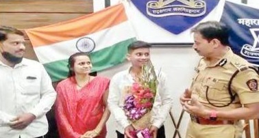 पोलिस आयुक्तांनी केले 'त्या' बालवीराचे कौतुक..!