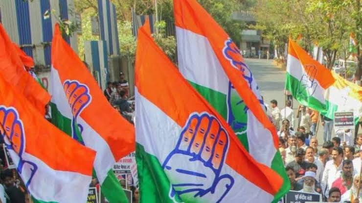 पिंपरी चिंचवडमधील खाजगी शाळांच्या बेकायदा कारभाराविरोधात काँग्रेस कार्यकर्ते आक्रमक
