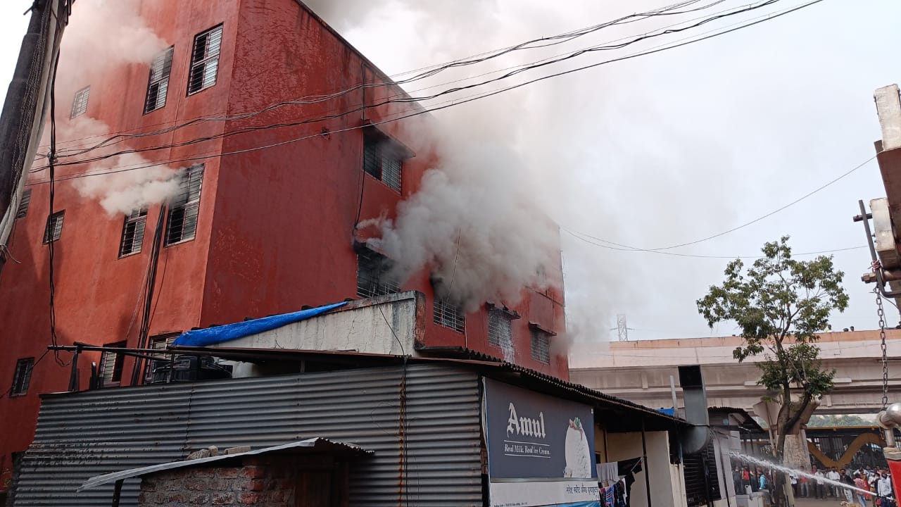 थेरगाव येथील छोलामंडल फायनान्स कंपनीच्या कार्यालयाला शॉर्ट सर्किटमुळे आग