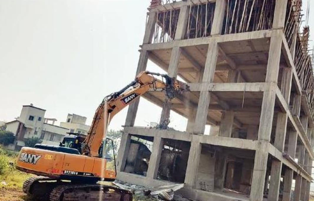 हिंजवडीत ३ इमारतींवर हातोडा, पीएमआरडीएची कारवाई