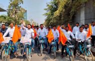 युवासेनेकडून सायकल रॅली काढून इंधन दरवाढीचा निषेध