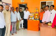 स्व. बाळासाहेब ठाकरे यांच्या स्मृतिदिनानिमित्त मोहननगर शिवसेना शाखेच्या वतीने अभिवादन