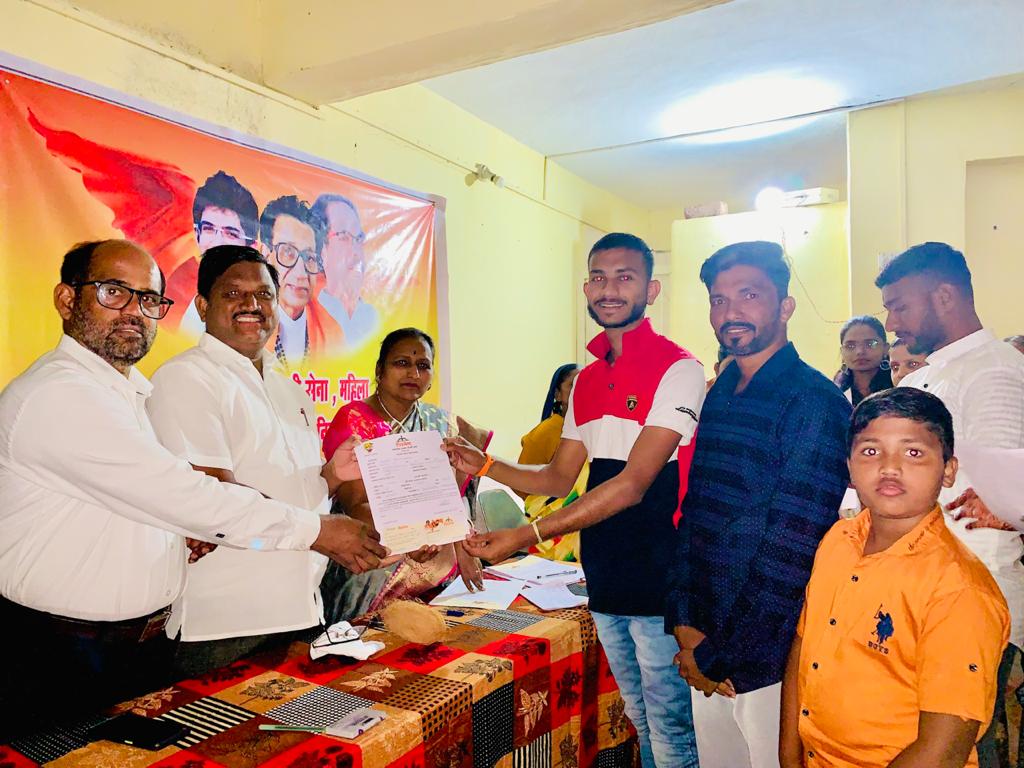 शिवसेना लांडेवाडी शाखेतर्फे सदस्य नोंदणीला सुरूवात