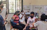मोहननगर येथील ई.एस.आय.एस. हॉस्पिटलमध्ये नगरसेविका मिनल यादव यांच्या उपस्थितीत १५ ते १८ वयोगटातील मुलांच्या लसीकरणाचा शुभारंभ
