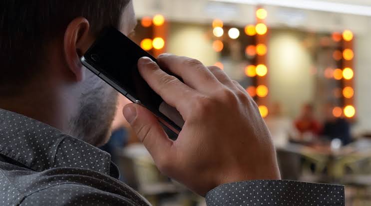 पुण्यातील बड्या बांधकाम व्यवसायिकाला उपमुख्यमंत्री अजित पवार यांच्या मोबाईल क्रमांकाचा वापर करून धमकी, २० लाखाची मागितली खंडणी; ६ जण अटकेत