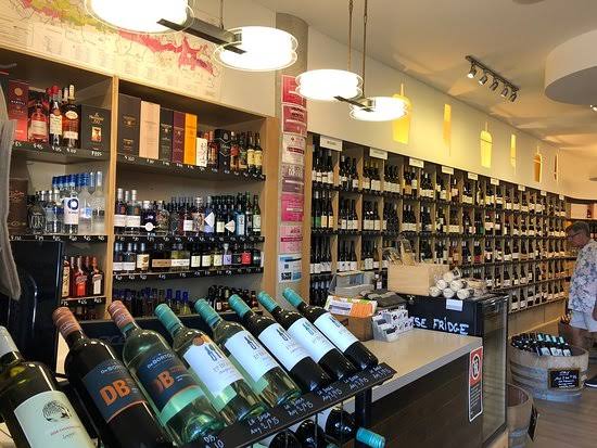 राज्यातील किराणा दुकाने, सुपर मार्केटमध्ये 'वाईन' विक्रीला परवानगी; मंत्रिमंडळाचा निर्णय