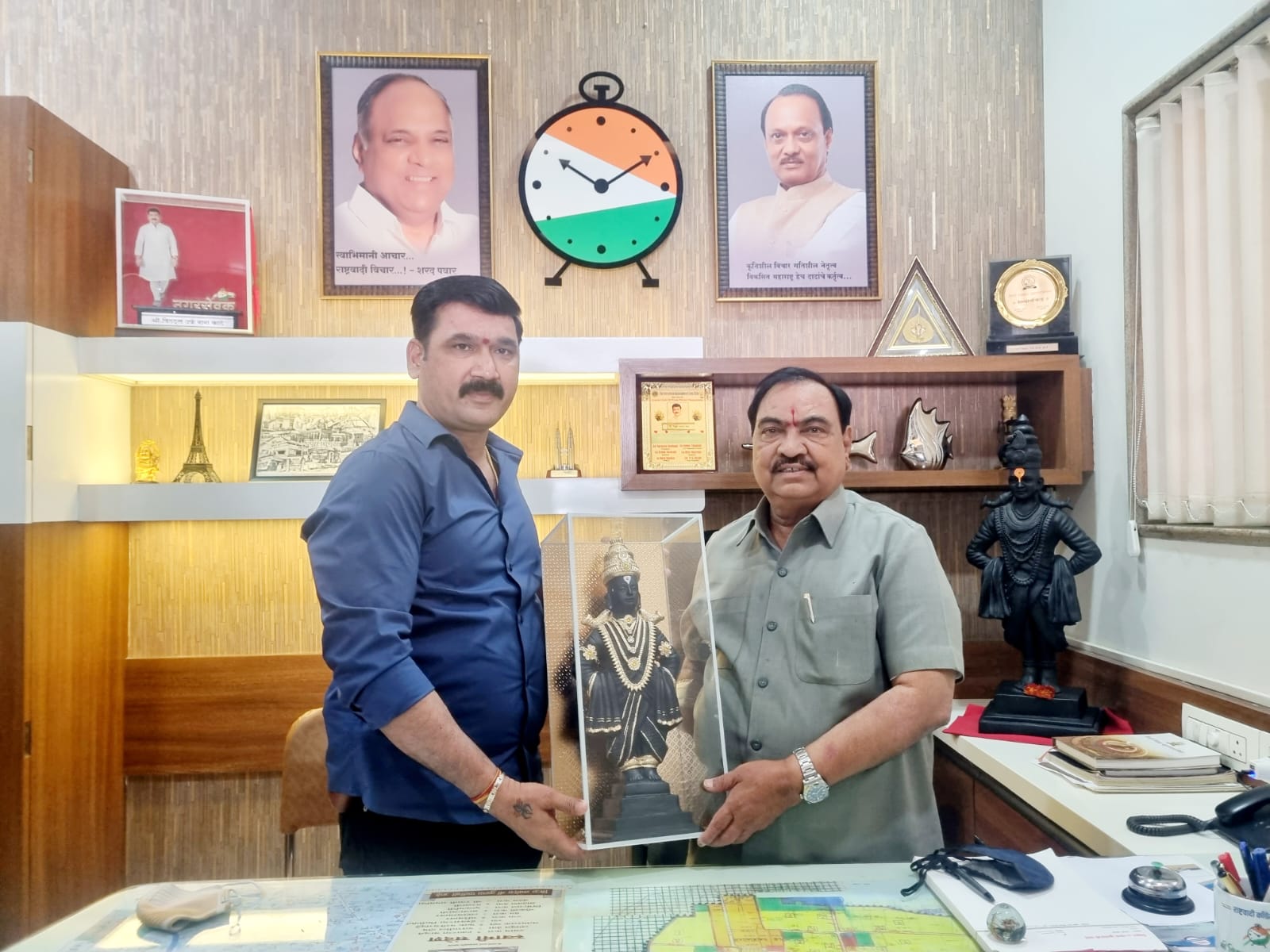 राष्ट्रवादीचे नेेते एकनाथ खडसे यांची नाना काटे यांच्या कार्यालयास सदिच्छा भेट