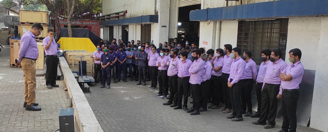 भोसरीतील डायनोमर्क कंट्रोल कंपनीत लतादीदींना भावूक वातावरणात श्रद्धांजली