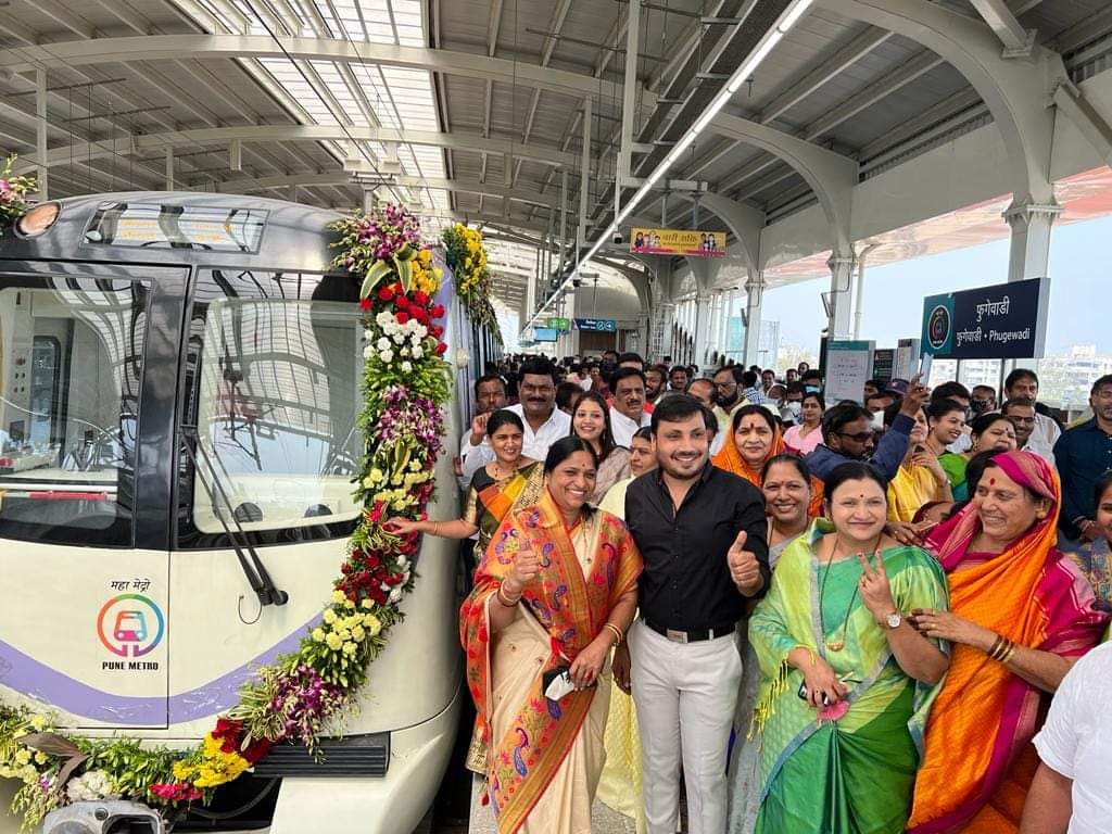 पिंपरी ते फुगेवाडी मेट्रो स्टेशनला 'हिरवा झेंडा' मिळाल्यानंतर भाजपा पदाधिकारी झाले ऐतिहासिक क्षणाचे साक्षीदार