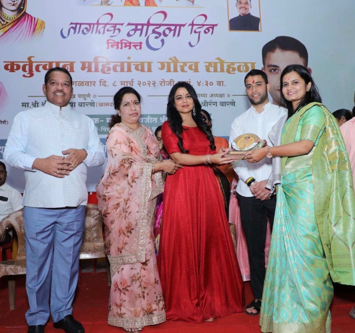 पुरुषांच्या खंबीर पाठिंब्यामुळेच महिला सर्व क्षेत्रात यशस्वी - प्रार्थना बेहरे