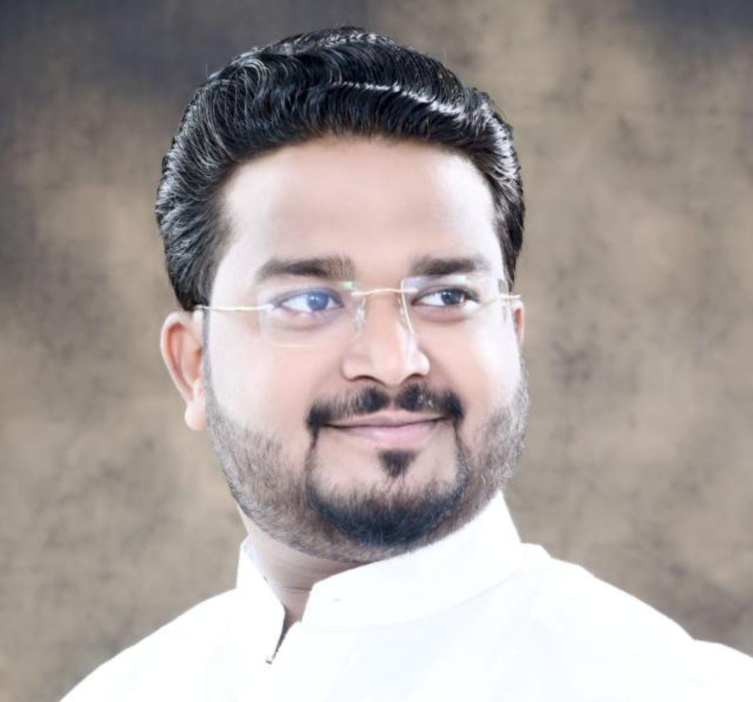 महापौर, उपमहापौर, नगरसेवकांचे नामफलक तात्काळ हटवा; एमआयएमचे शहराध्यक्ष धम्मराज साळवे यांची आयुक्तांकडे मागणी