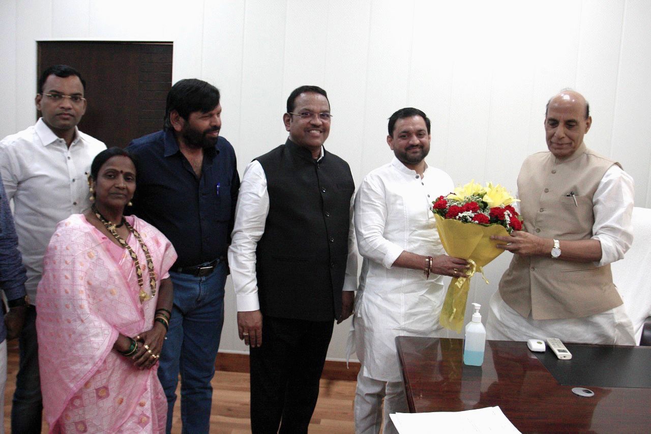 देहूरोड येथील धम्मभूमीच्या जिर्णोद्धारासाठी परवानगी द्या; खासदार श्रीरंग बारणे, आमदार सुनील शेळके यांची संरक्षणमंत्री राजनाथ सिंह यांच्याकडे मागणी