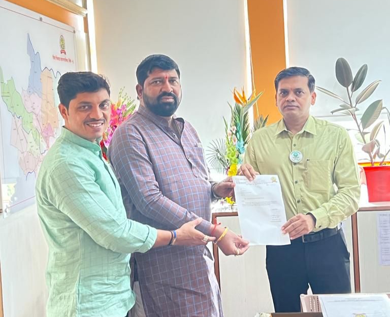 भाजपमध्ये गळती सुरूच रवी लांडगे आणि संजय नेवाळे यांनी दिला नगरसेवक पदाचा राजीनामा