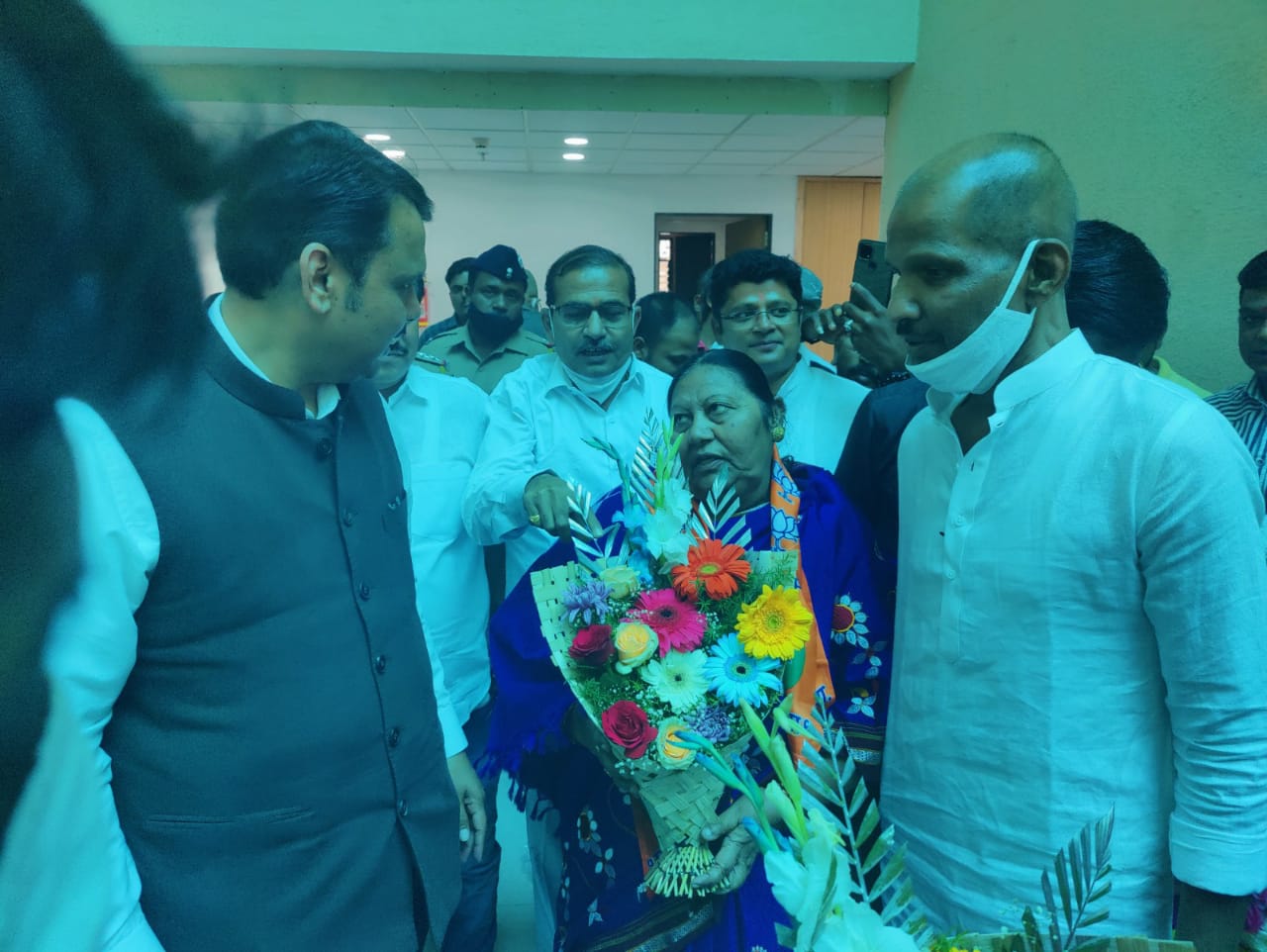 आमदार लक्ष्मण जगताप यांचा राष्ट्रवादी काँग्रेसला दे धक्का; राष्ट्रवादीच्या माजी नगरसेविका शोभा आदियाल यांचा देवेंद्र फडणवीसांच्या उपस्थितीत भाजपमध्ये प्रवेश