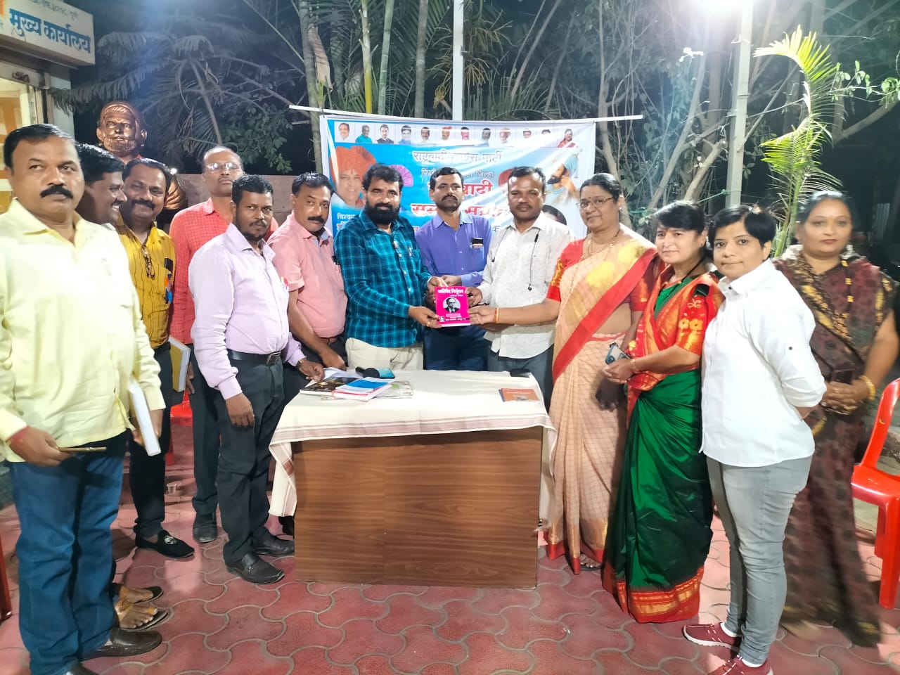 पिंपळे गुरव येथे राष्ट्रवादी काँग्रेस तर्फे समता सप्ताहानिमित्त संविधान प्रतींचे वाटप